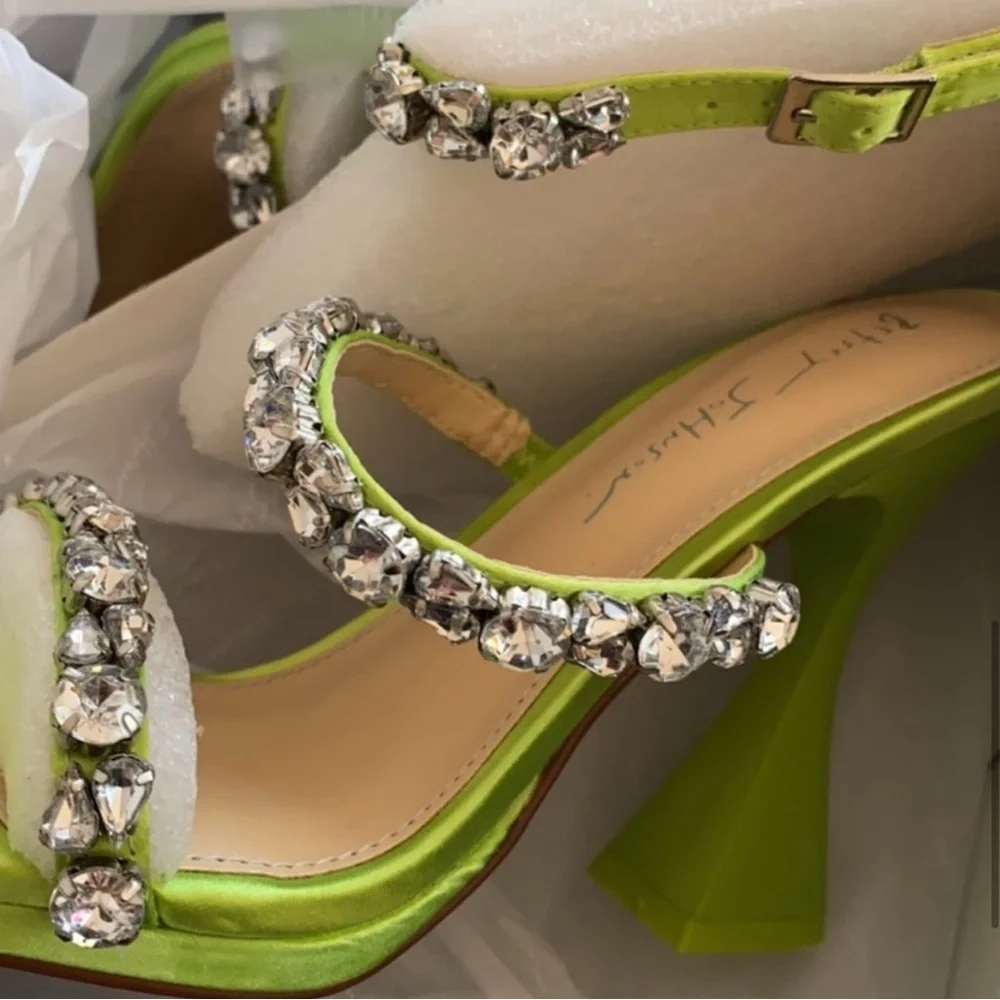 NEW Betsey Johnson Satin& Rhinestones Heels Size 7 - Picture 4 of 7